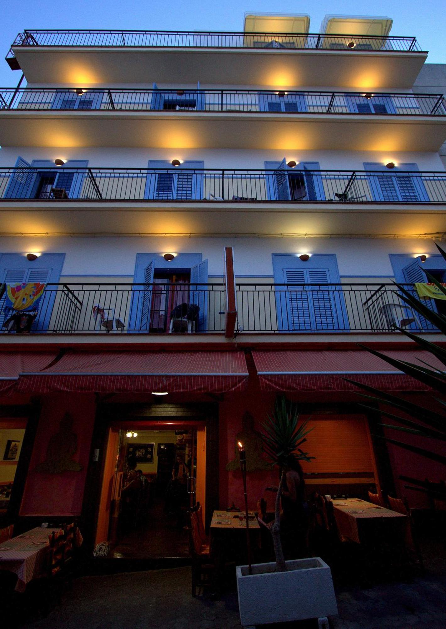 Hostal Ferrer San Antonio  Exterior photo